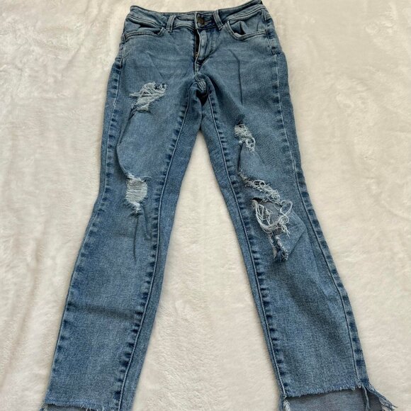 Women's Like New Nicely Distressed Darker High-Rise Skinny Jeans by Maurices - Picture 1 of 5